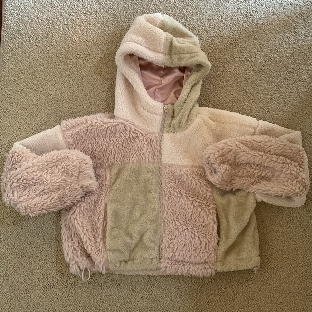 URBAN OUTFITTERS CROPPED FAUX FUR JACKET